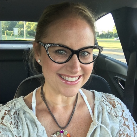 Meet your Posher, April - Picture 5 of 8